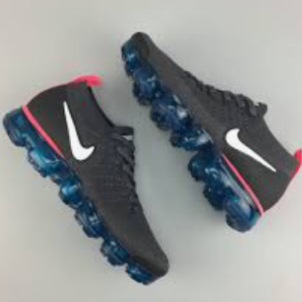 Nike Air Vapormax Flyknit 2. Size 7. Great cond!